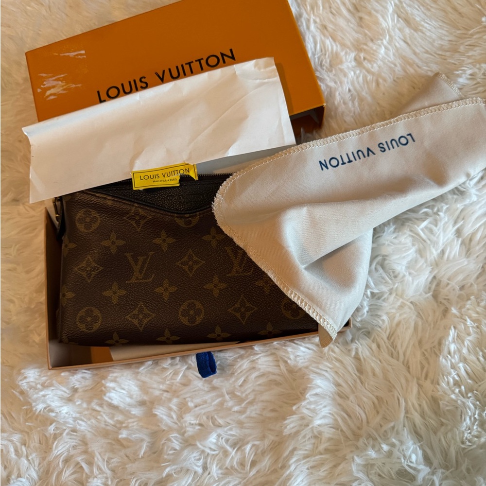Pre-loved Louis Vuitton monogram pochette pallas. - Picture 6 of 15